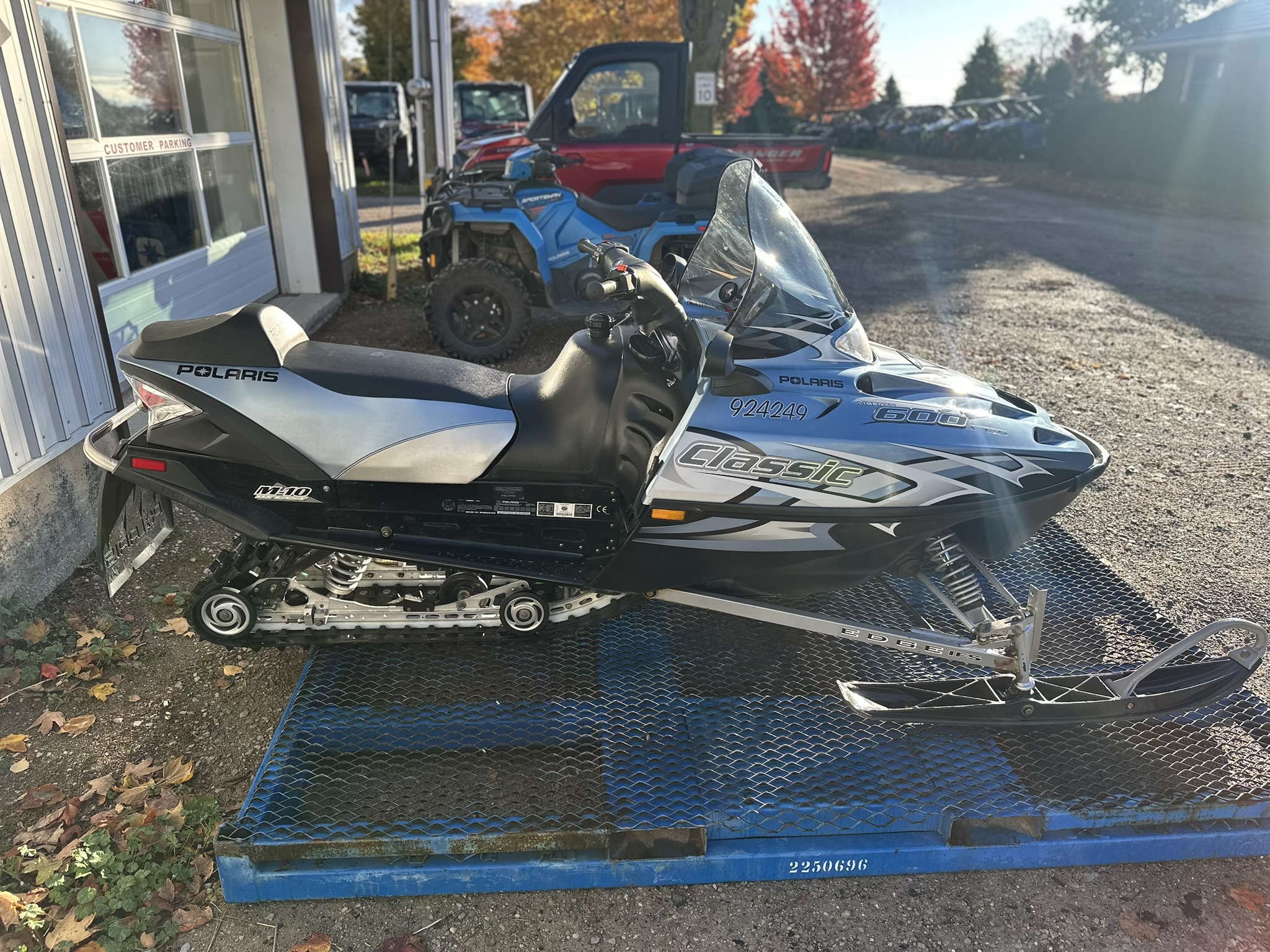 2004 Polaris 600 CLASSIC - Photo 2