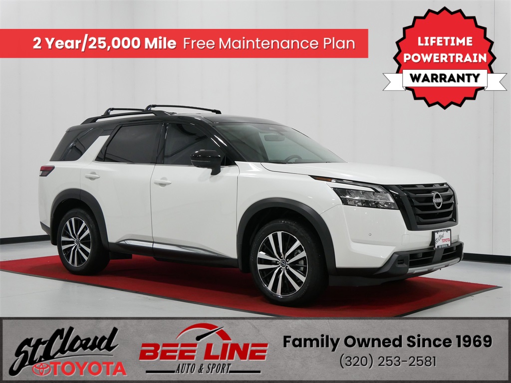 2024 Nissan Pathfinder Platinum's photo