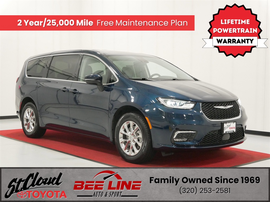 2023 Chrysler Pacifica Touring L's photo