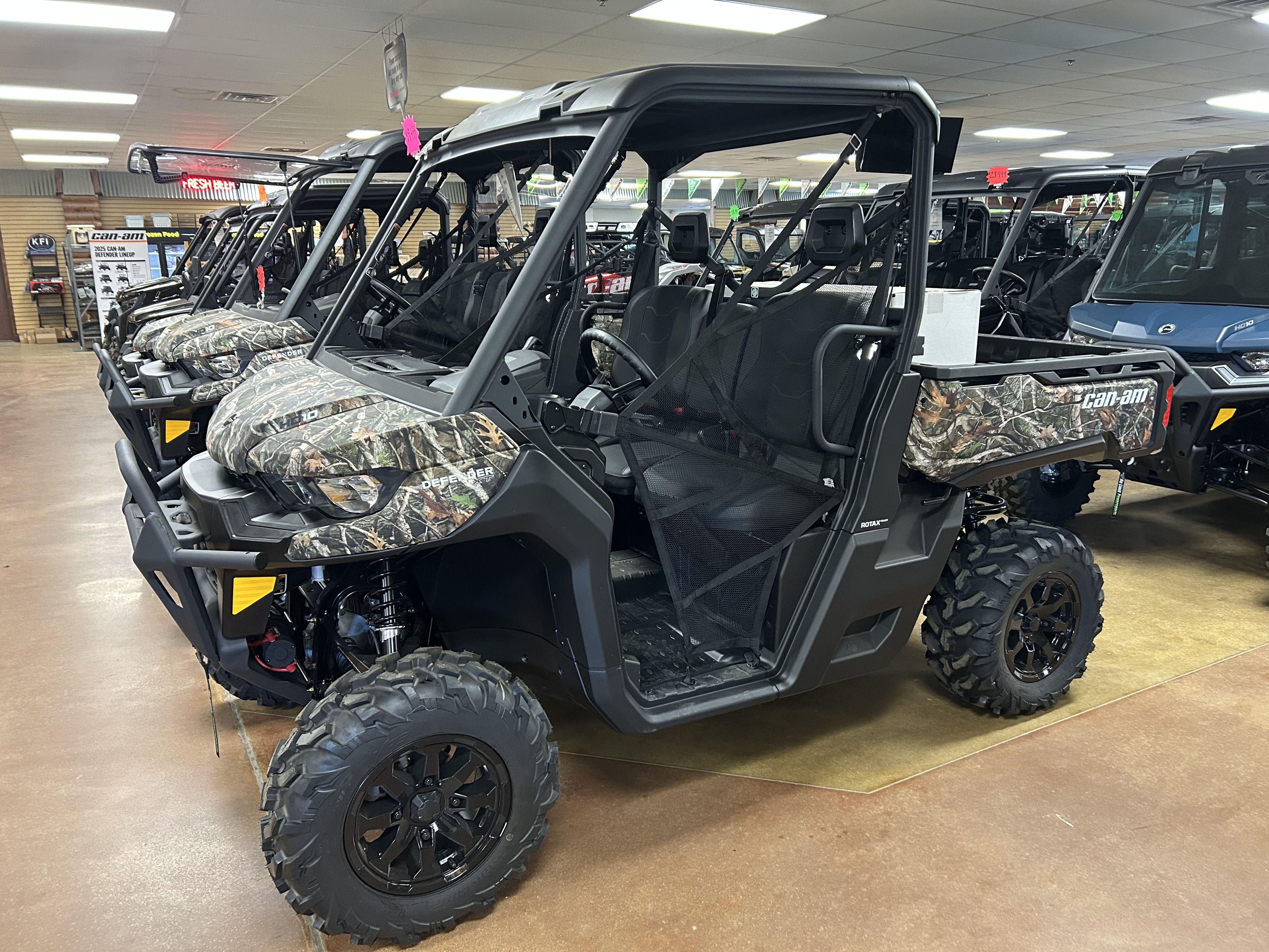 2025 Can-Am DEFENDER XT HD10
