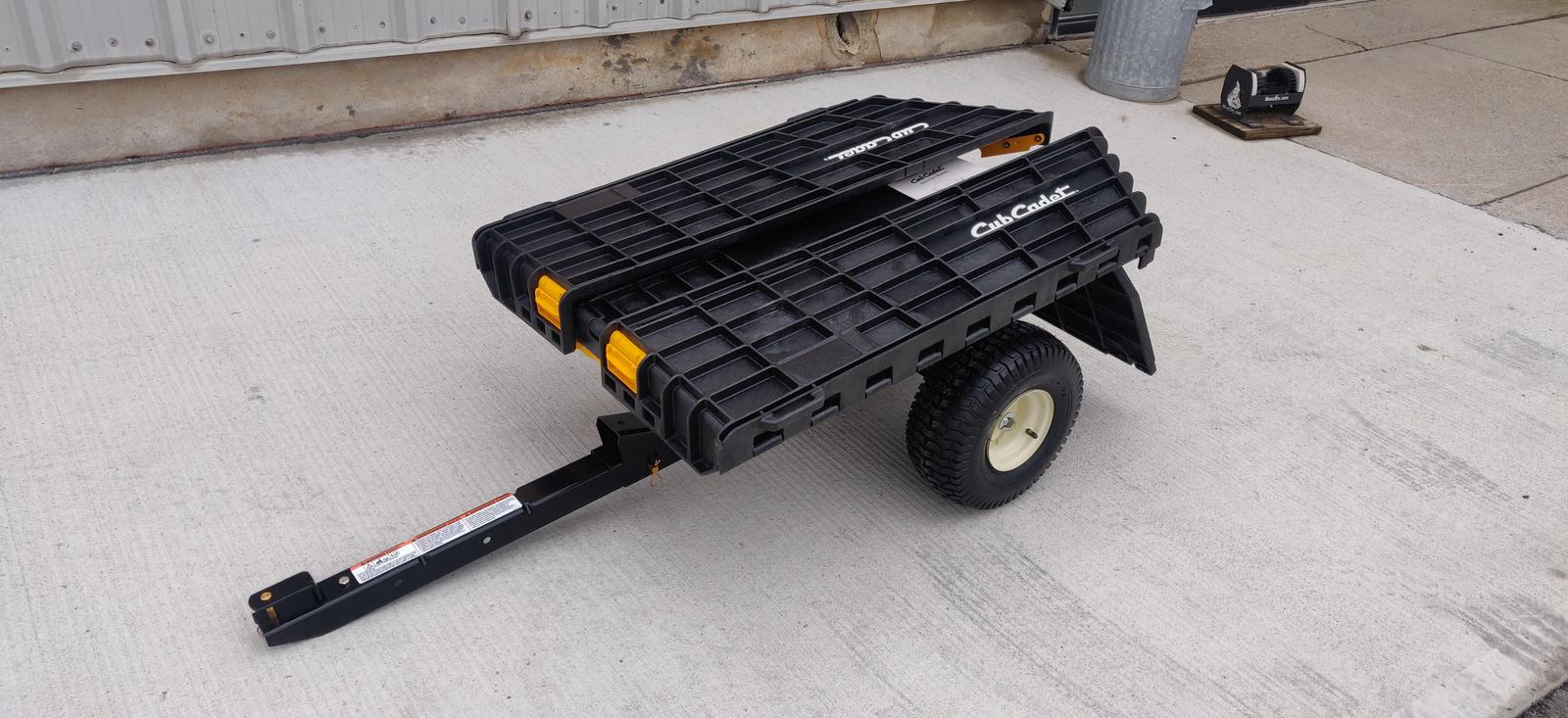 2024 Cub Cadet 800-lb Capacity Poly Dump Cart (19B40026100) - Photo 6
