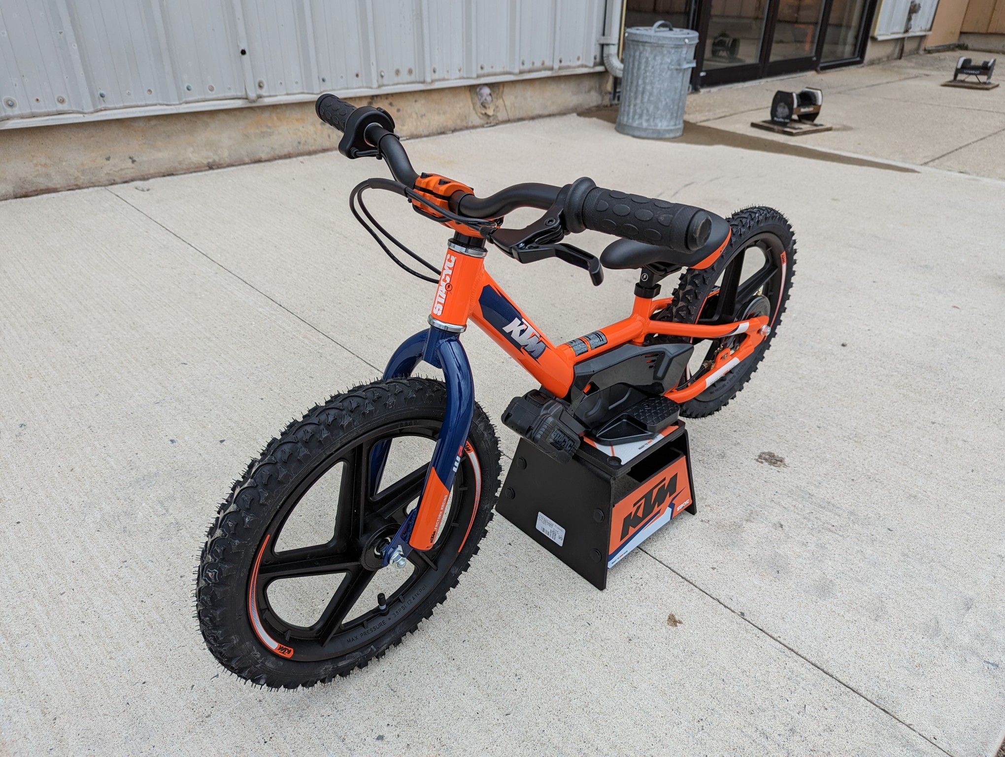 2025 KTM 16eDRIVE STACYC KTM Factory Replica (UPW220074700) - Photo 6
