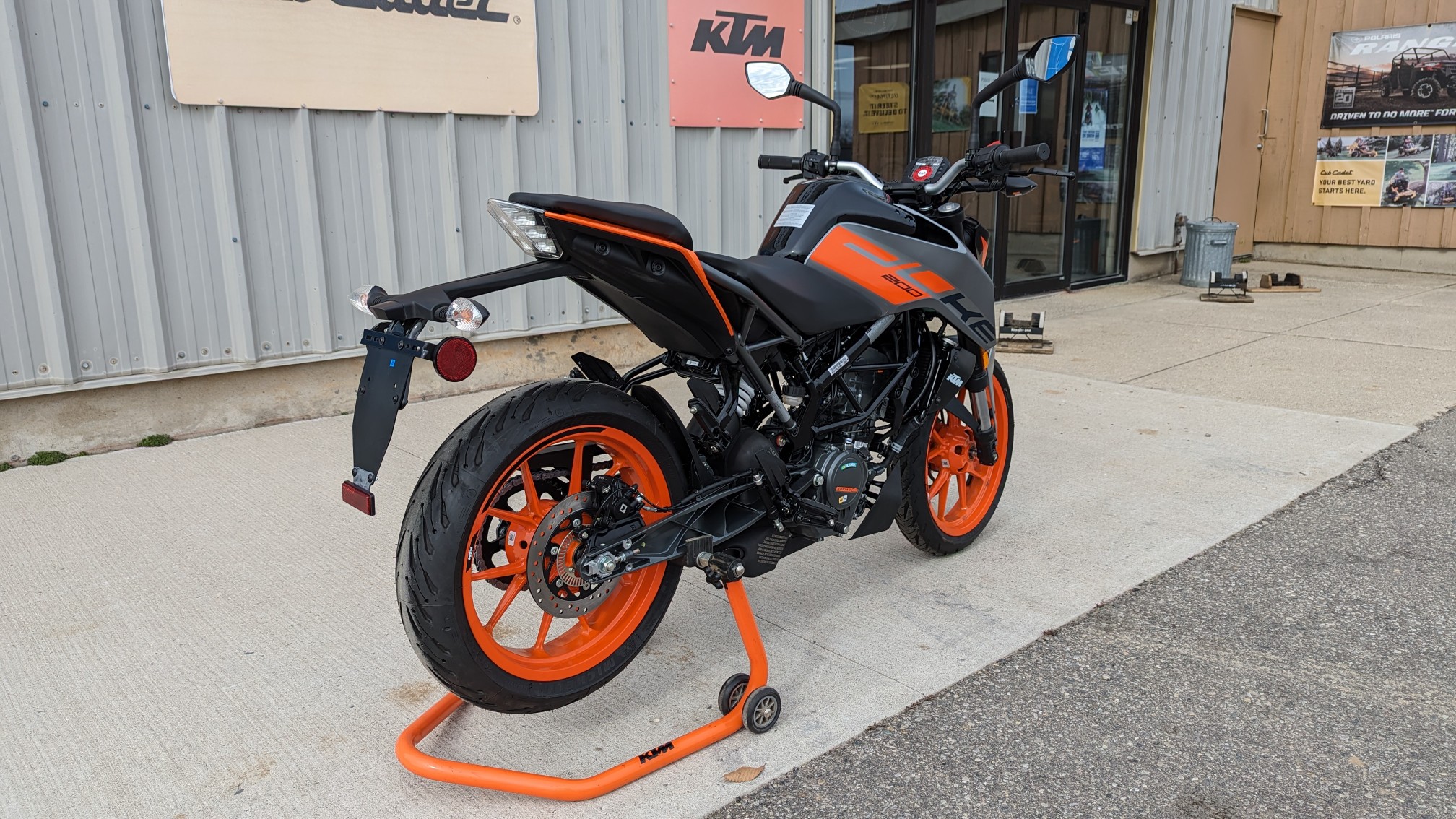 2023 KTM 200 Duke - Silver - Ride Into Winter Sale! - Photo 7