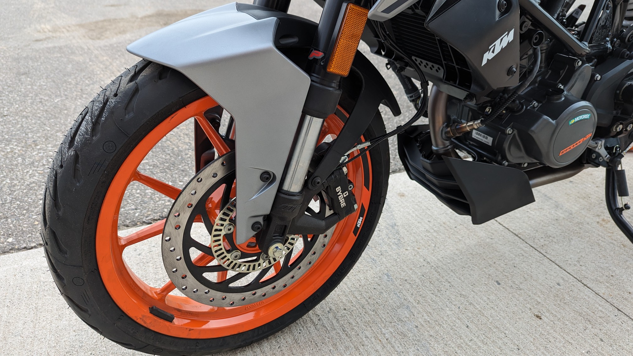 2023 KTM 200 Duke - Silver - Ride Into Winter Sale! - Photo 12