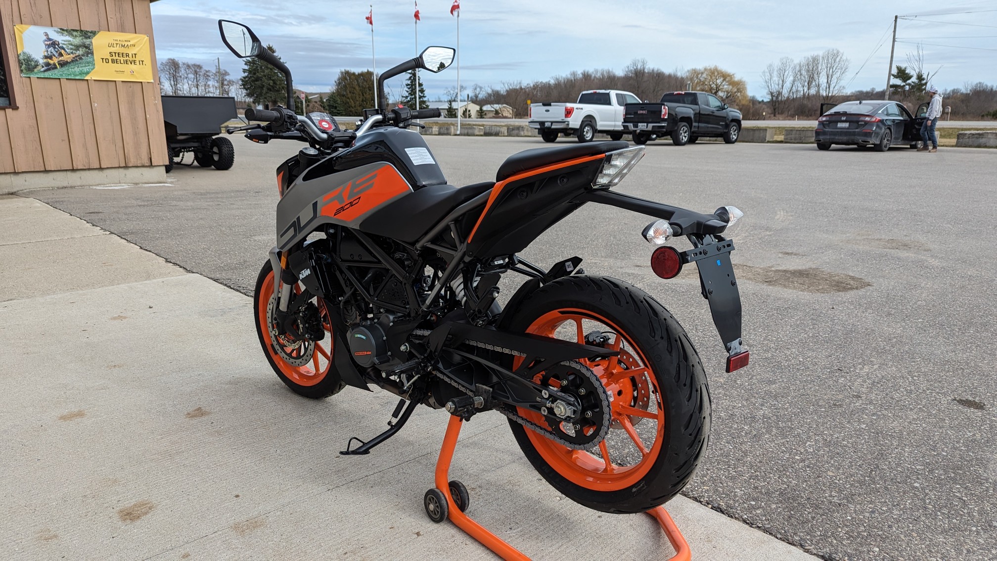 2023 KTM 200 Duke - Silver - Ride Into Winter Sale! - Photo 6