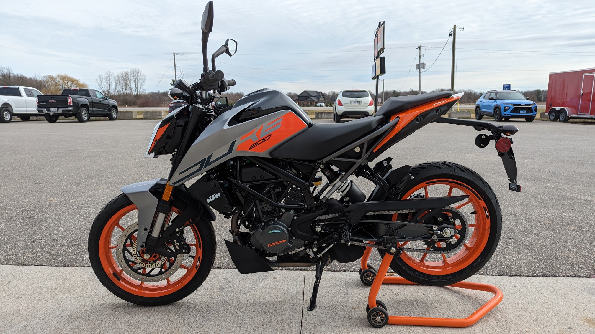 2023 KTM 200 Duke - Silver - Ride Into Winter Sale! - Photo 5