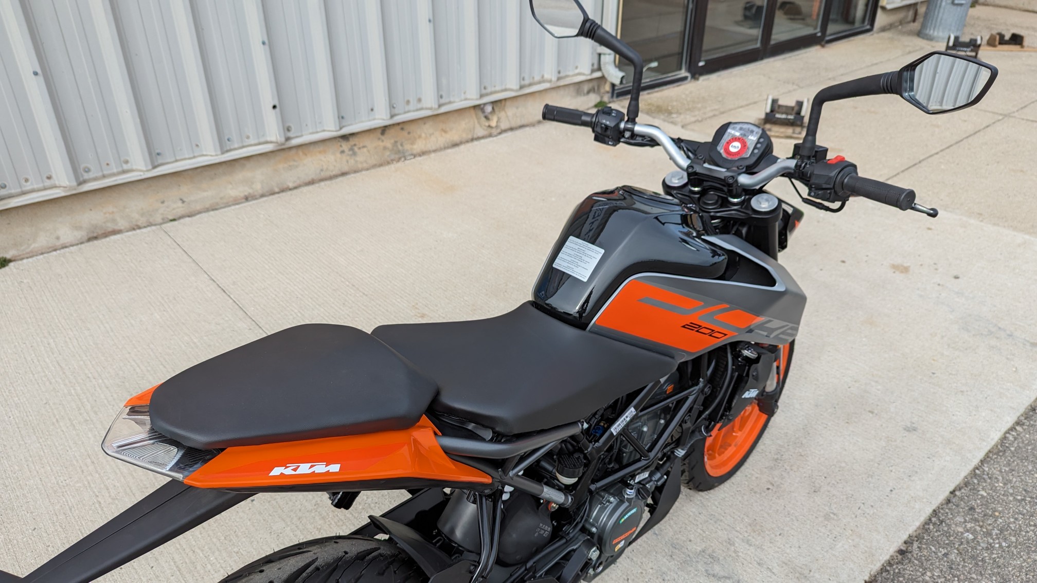 2023 KTM 200 Duke - Silver - Ride Into Winter Sale! - Photo 10
