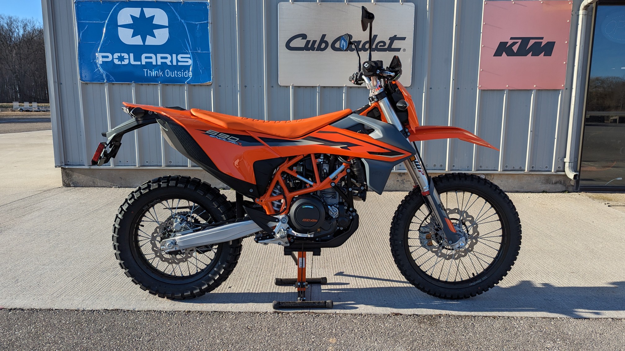 2024 KTM 690 Enduro R - Ride Into Winter Sale! - Photo 2