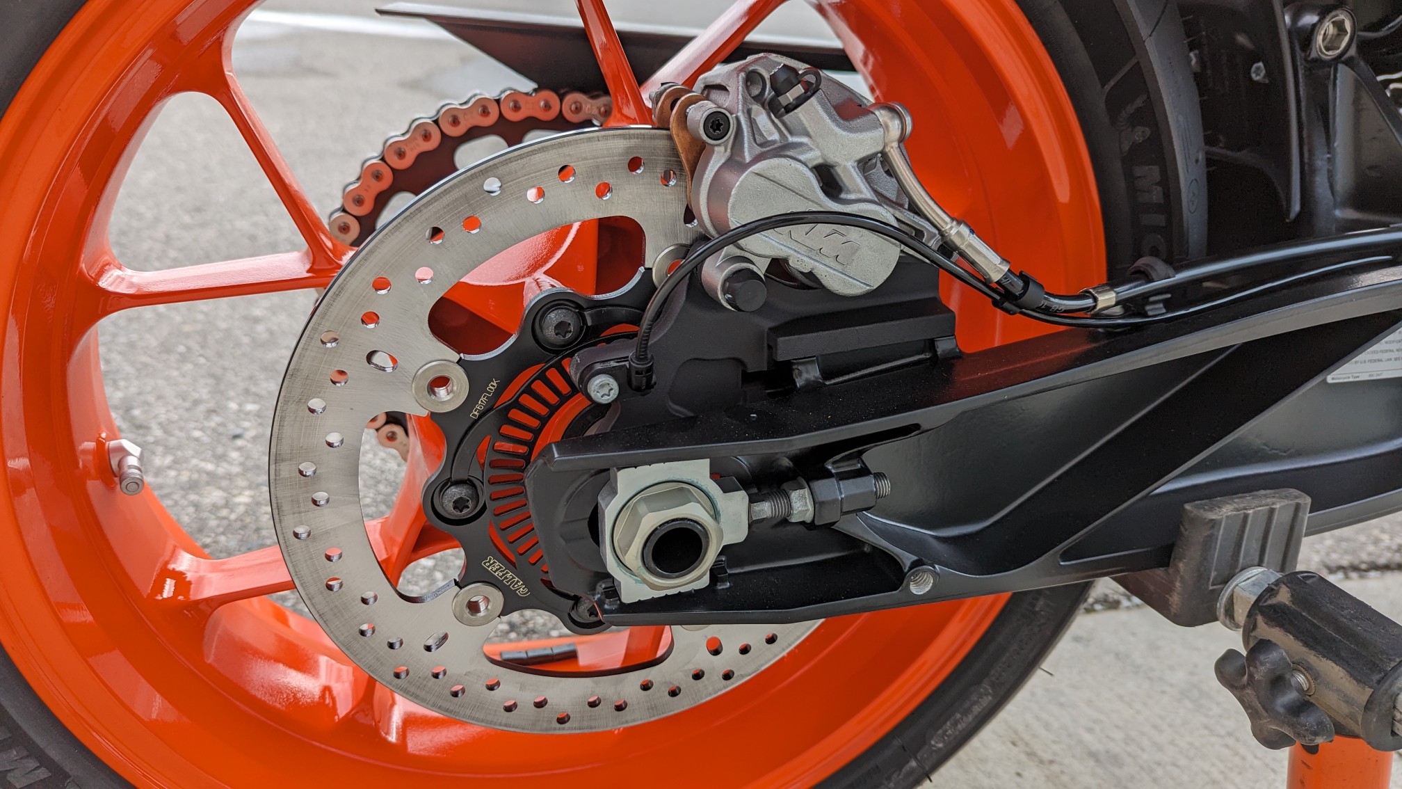 2024 KTM 890 SMT - Ride Into Winter Sale! - Photo 13