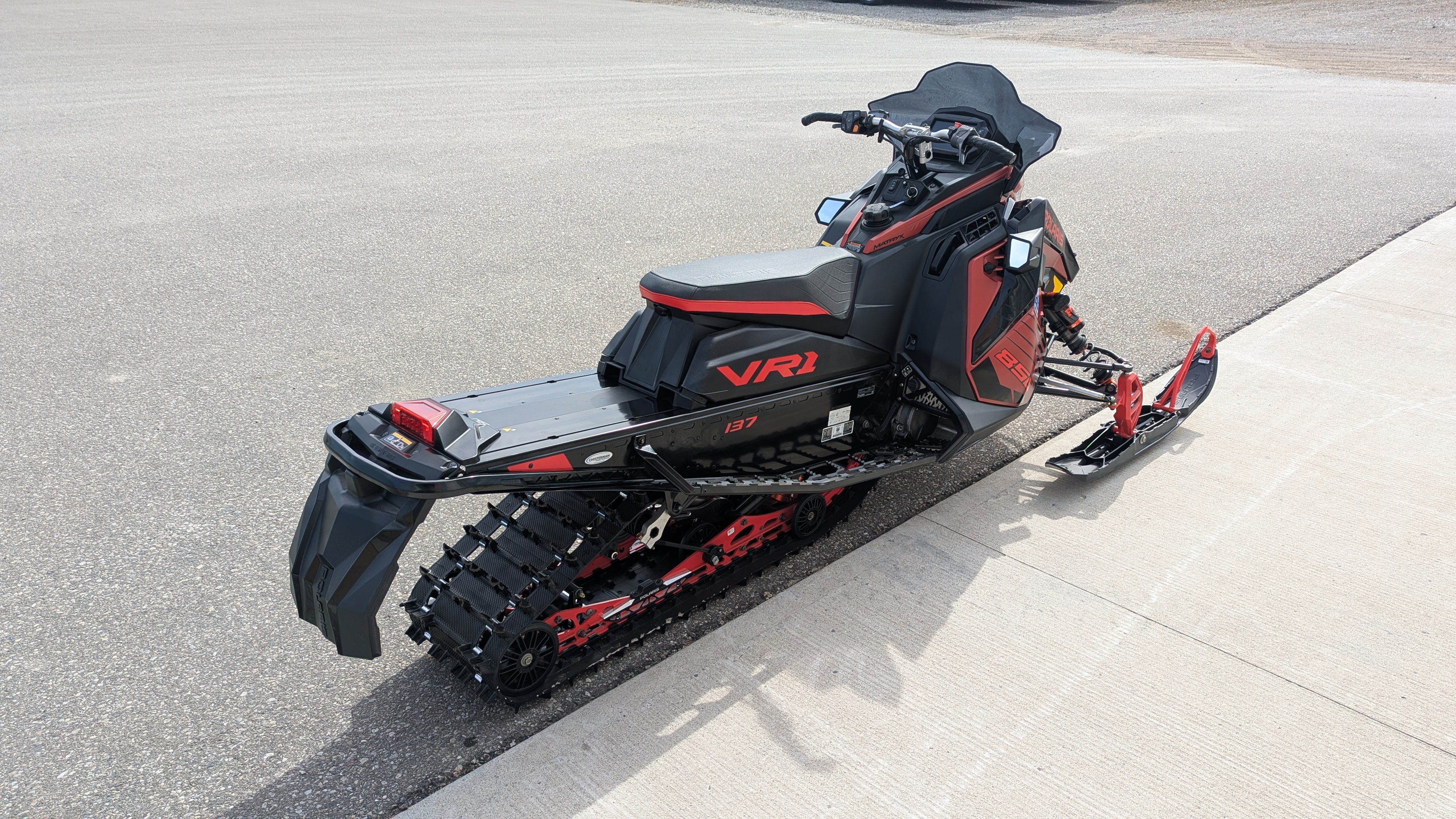 2025 Polaris INDY® VR1 Dynamix 137 850 (Demo) - Holiday Sales Event! - Photo 6