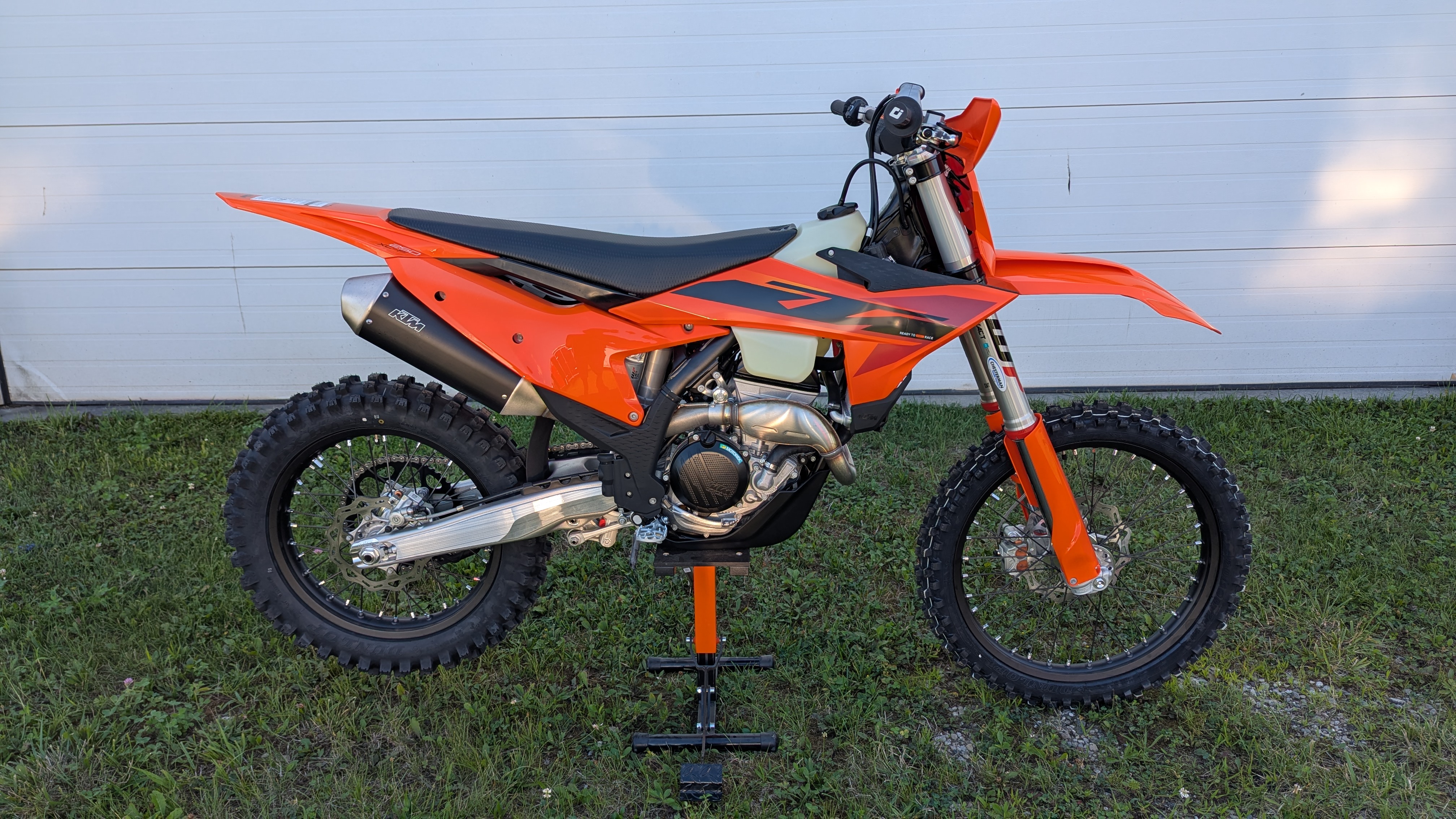 2025 KTM 250 XC-F - Ride Into Winter Sale! - Photo 2