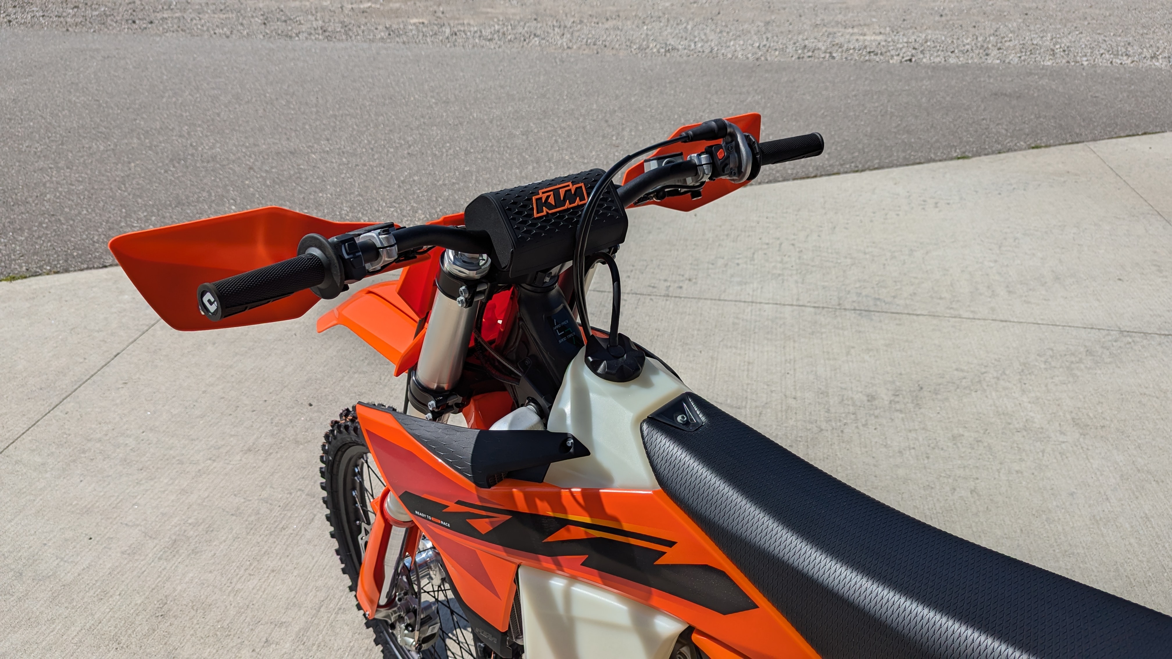 2025 KTM XC 125 - Ride Into Winter Sale! - Photo 6
