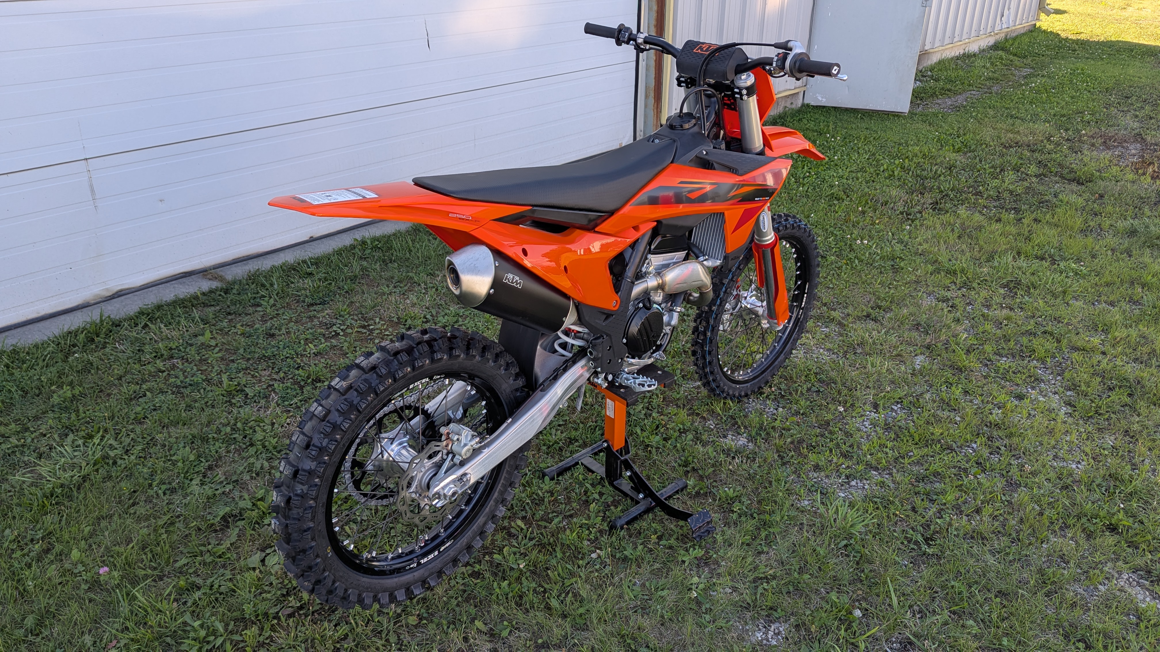 2025 KTM 250 SX-F - Ride Into Winter Sale! - Photo 9