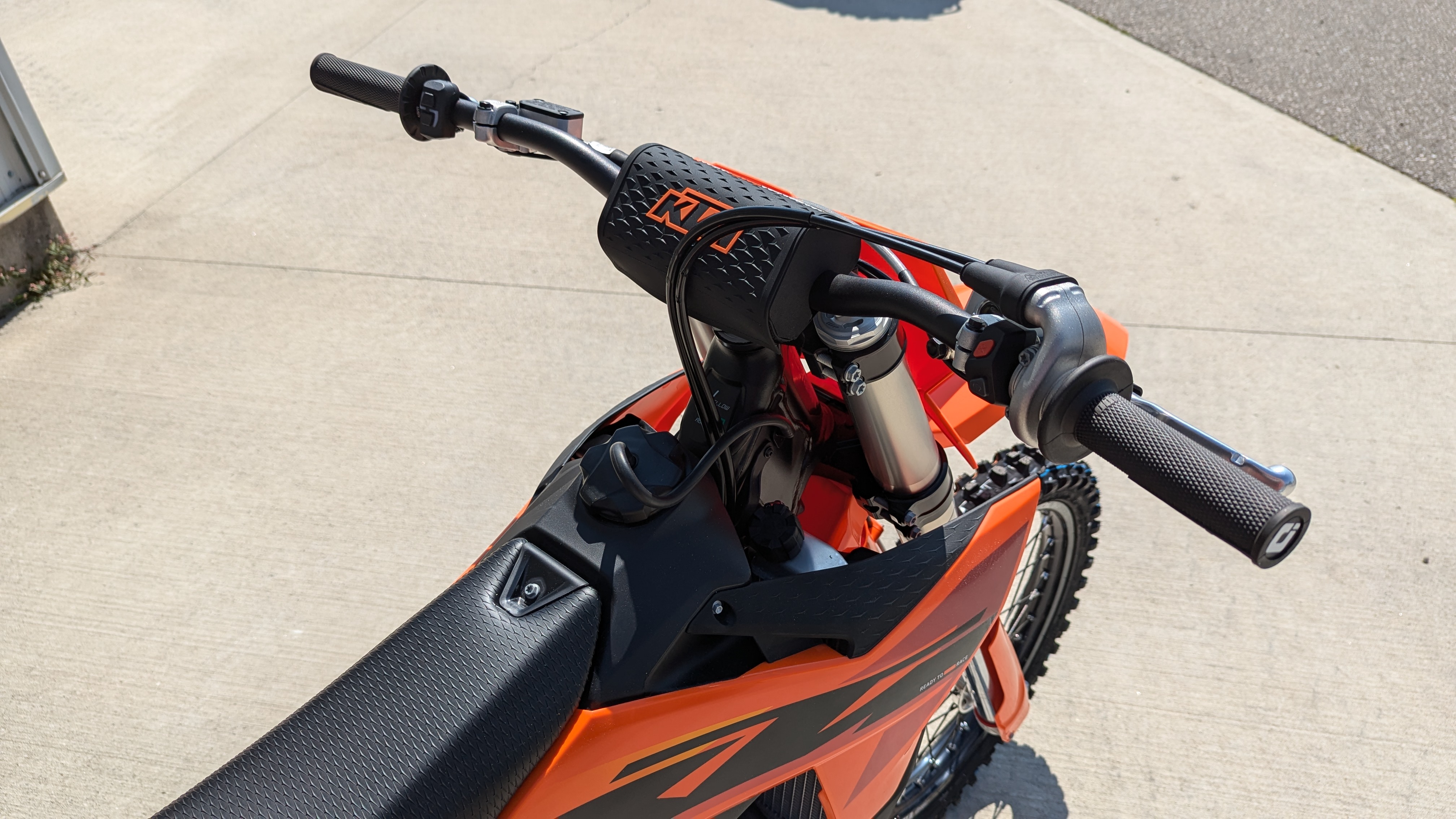 2025 KTM 300 SX - Ride Into Winter Sale! - Photo 9