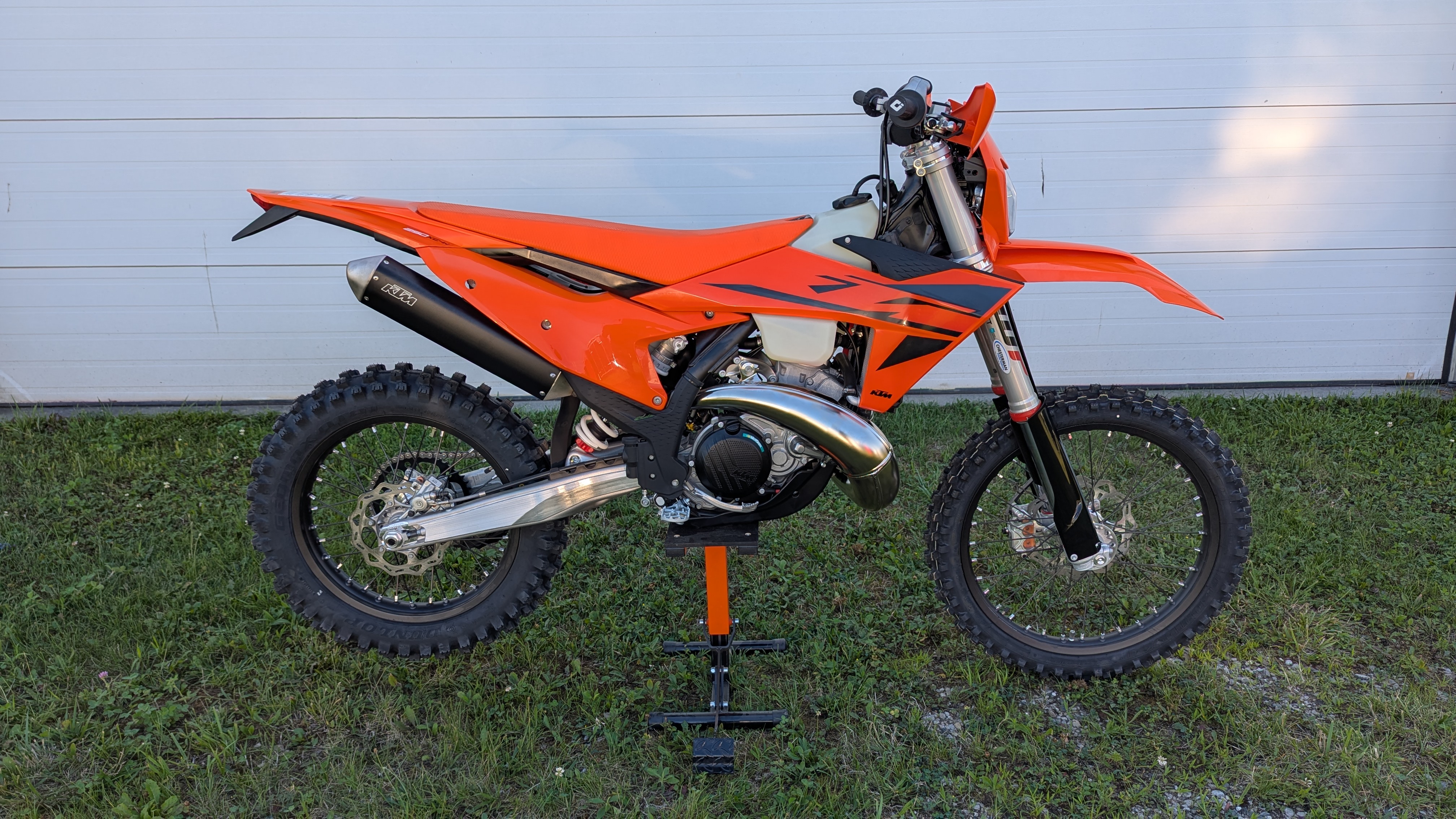 2025 KTM 250 XC-W - Ride Into Winter Sale! - Photo 2