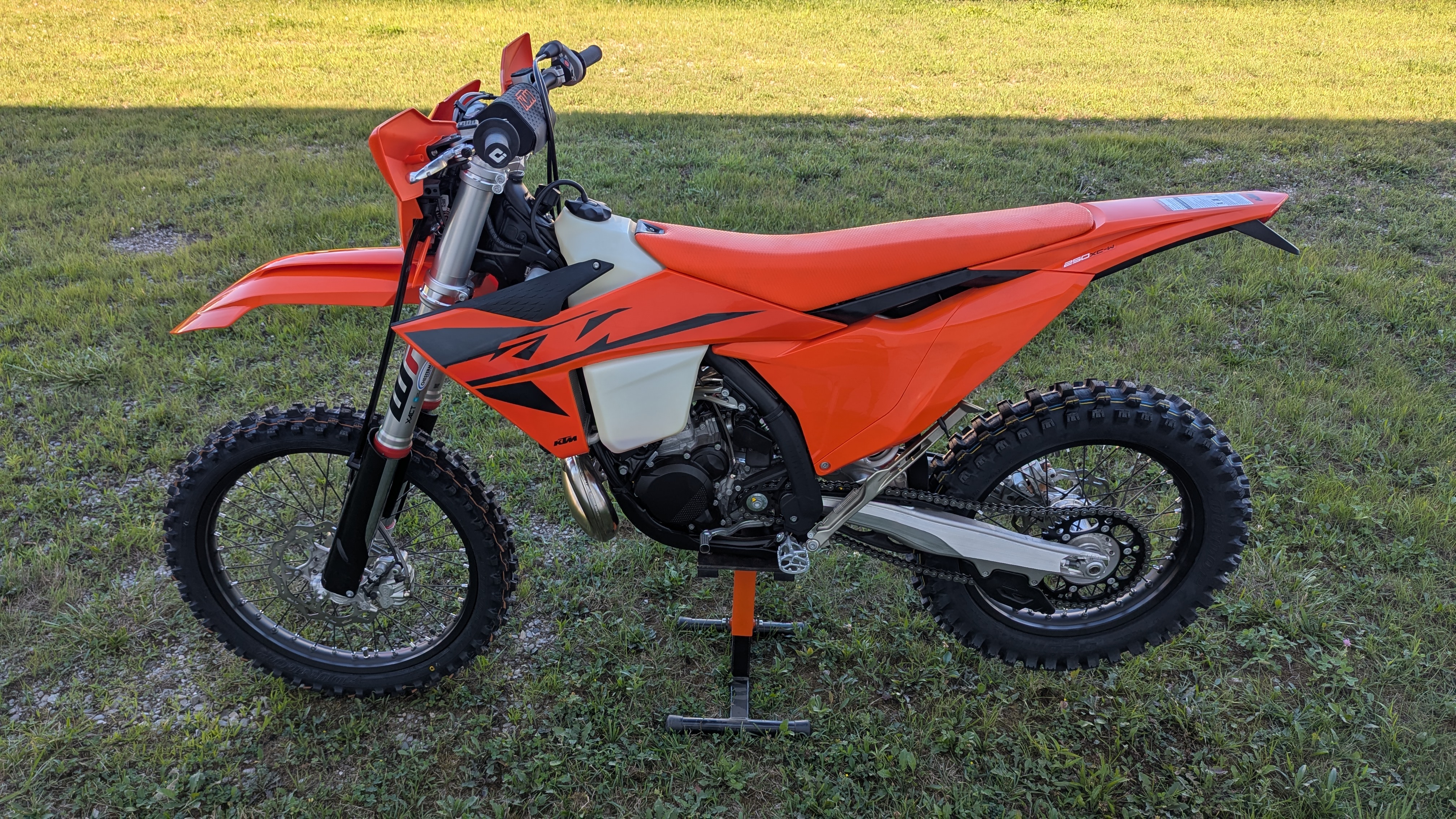 2025 KTM 250 XC-W - Ride Into Winter Sale! - Photo 6