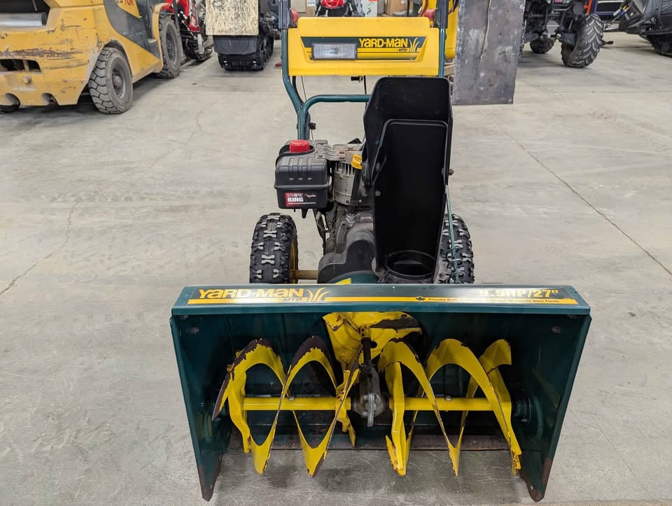2001 Yard-Man 27 Inch / 9.5 HP Yard-Man Snowblower - Photo 3