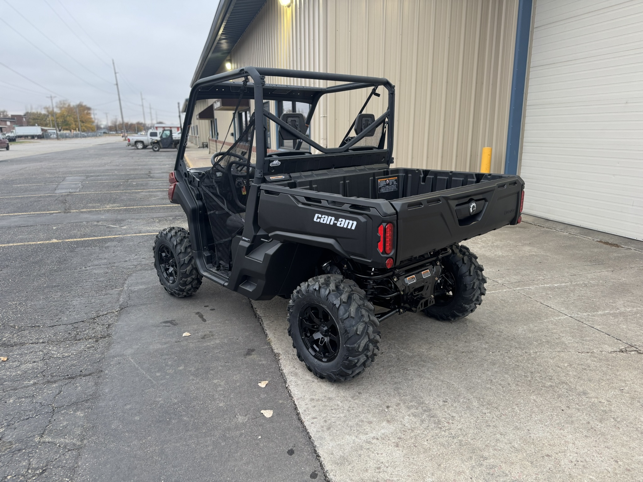 2025 Can-Am SSV DEF DPS 64 HD10 RD 25 DPS HD10 - Photo 7