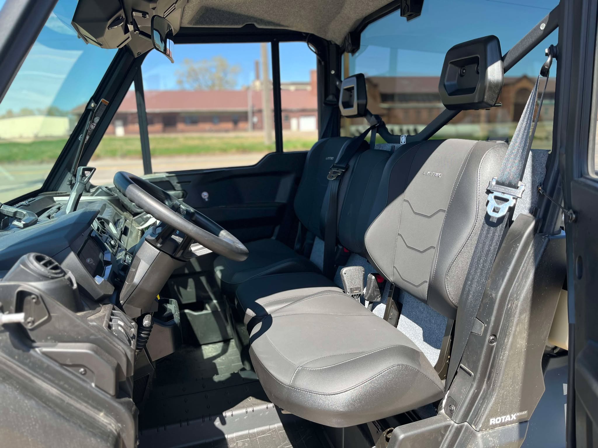 2025 Can-Am Defender Limited HD10 - Photo 9