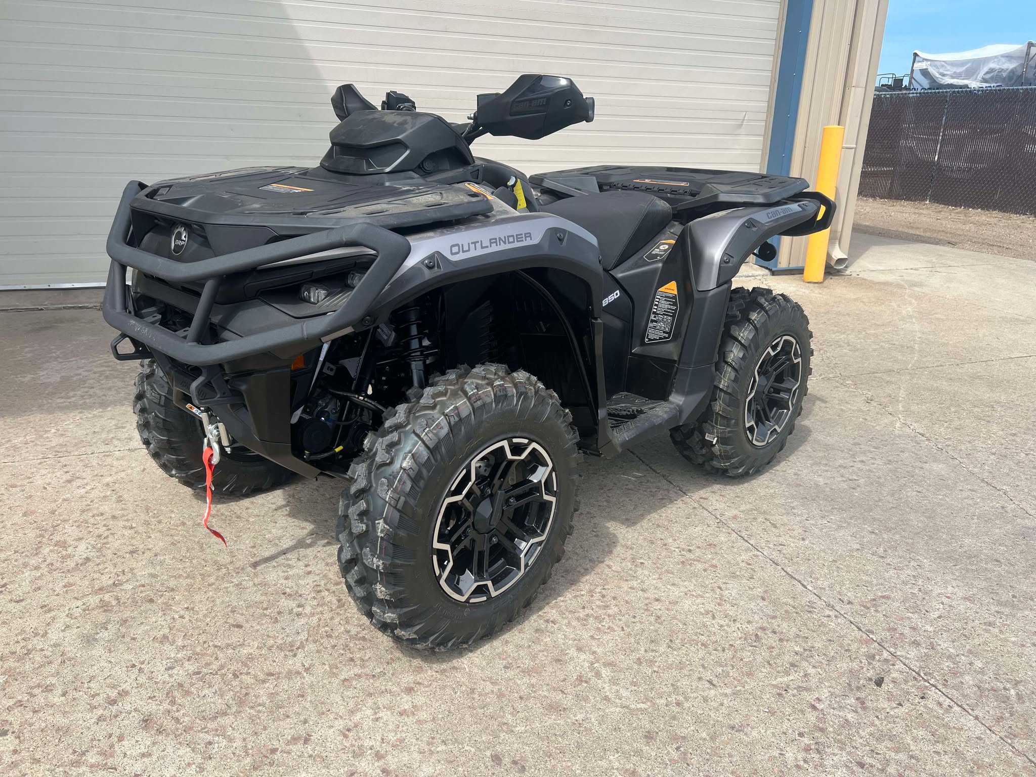 2025 Can-Am ATV OUTL XT 850 GY 25 - Photo 2