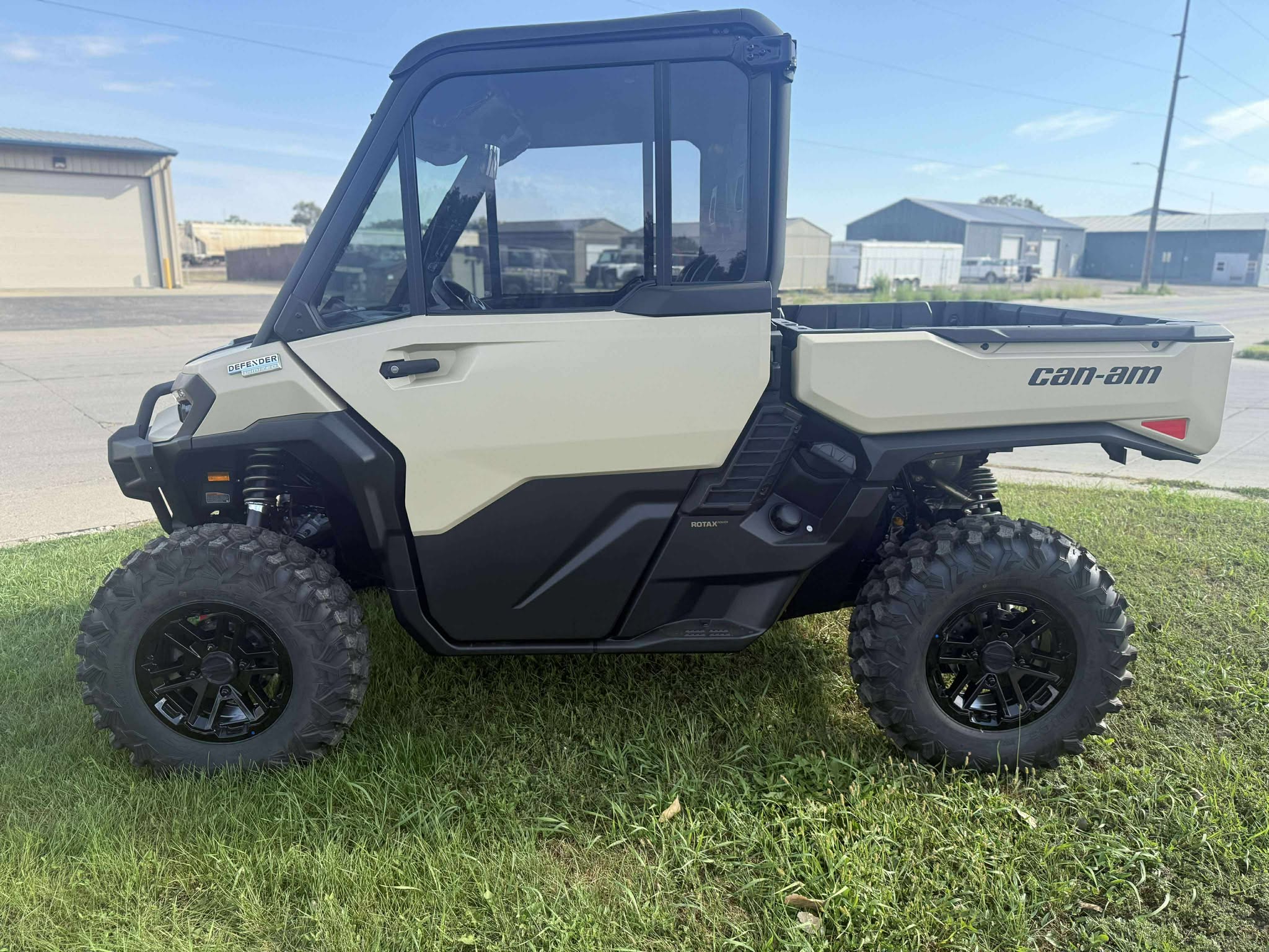 2026 Can-Am Defender Limited HD11