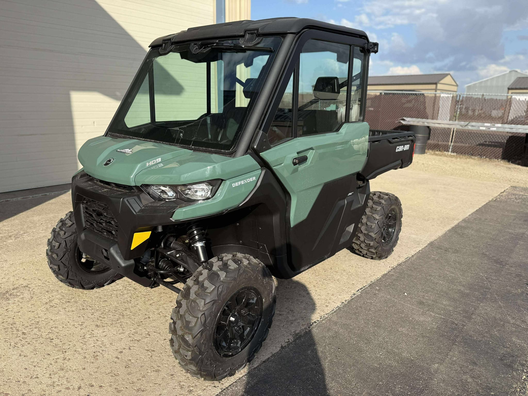 2026 Can-Am SSV DEF DPSCAB 65 HD9 GN 26