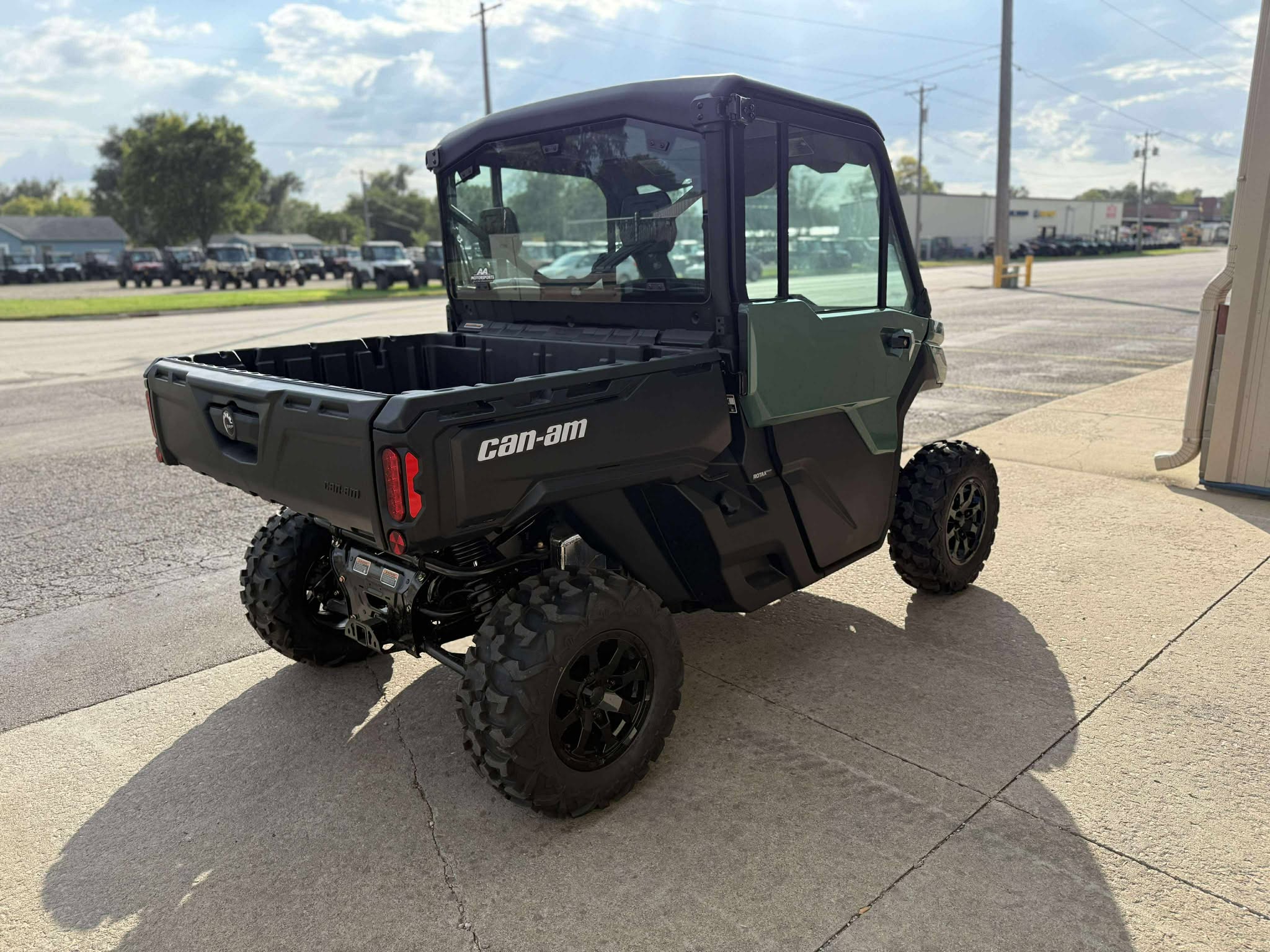 2026 Can-Am SSV DEF DPSCAB 65 HD9 GN 26 - Photo 5