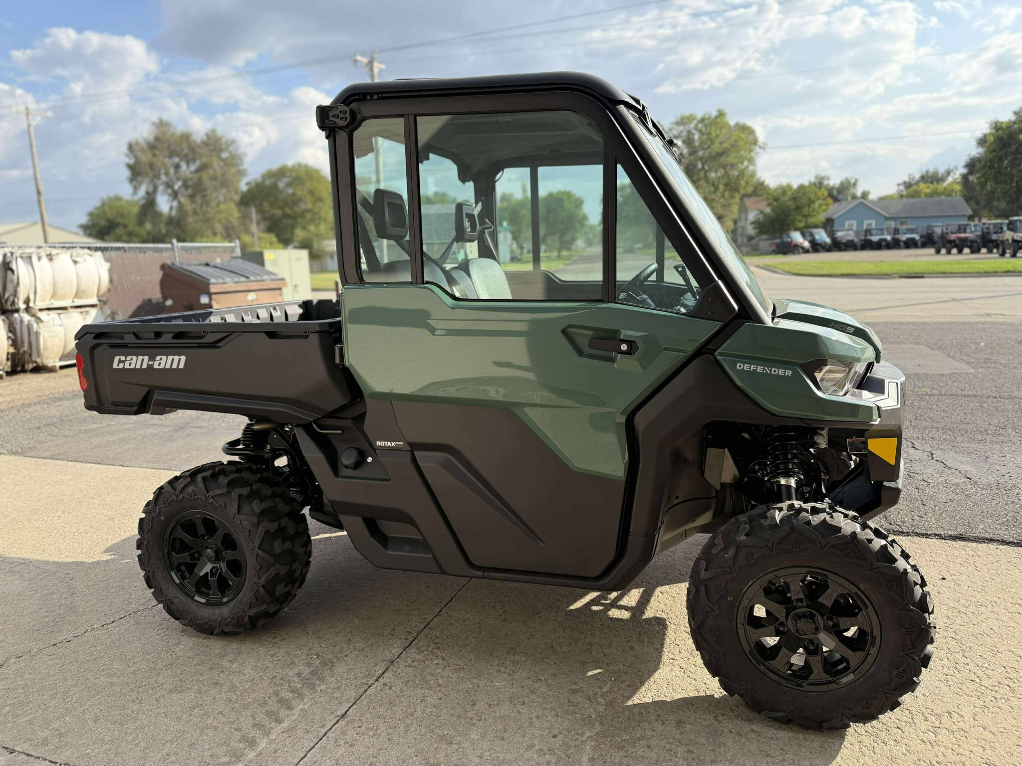2026 Can-Am SSV DEF DPSCAB 65 HD9 GN 26 - Photo 5