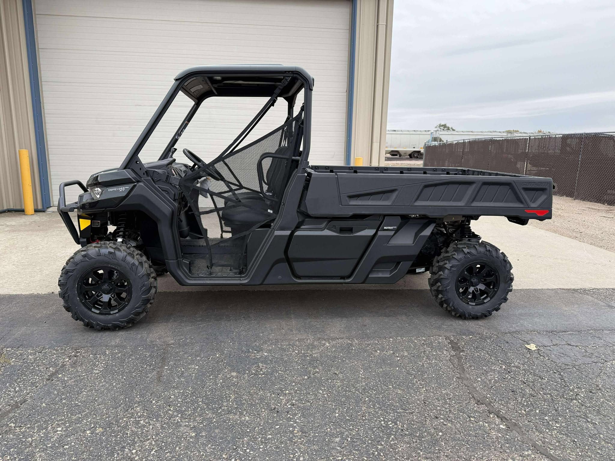 2025 Can-Am Defender PRO XT HD10