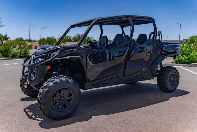 2025 Can-Am COMMANDER MAX XT 60 700 BK 25 XT 700