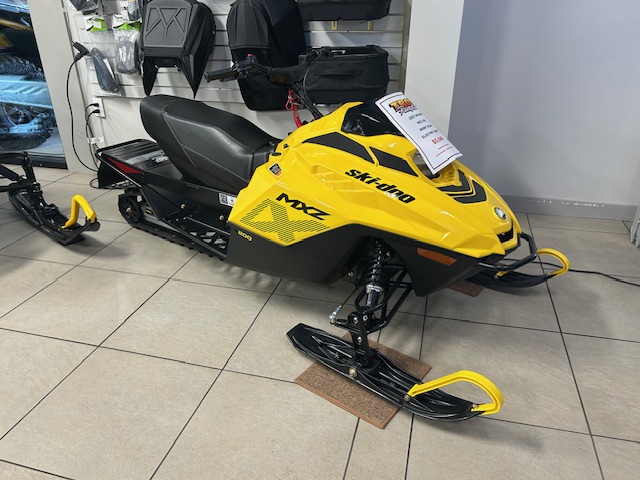2025 Ski-Doo MXZ 200