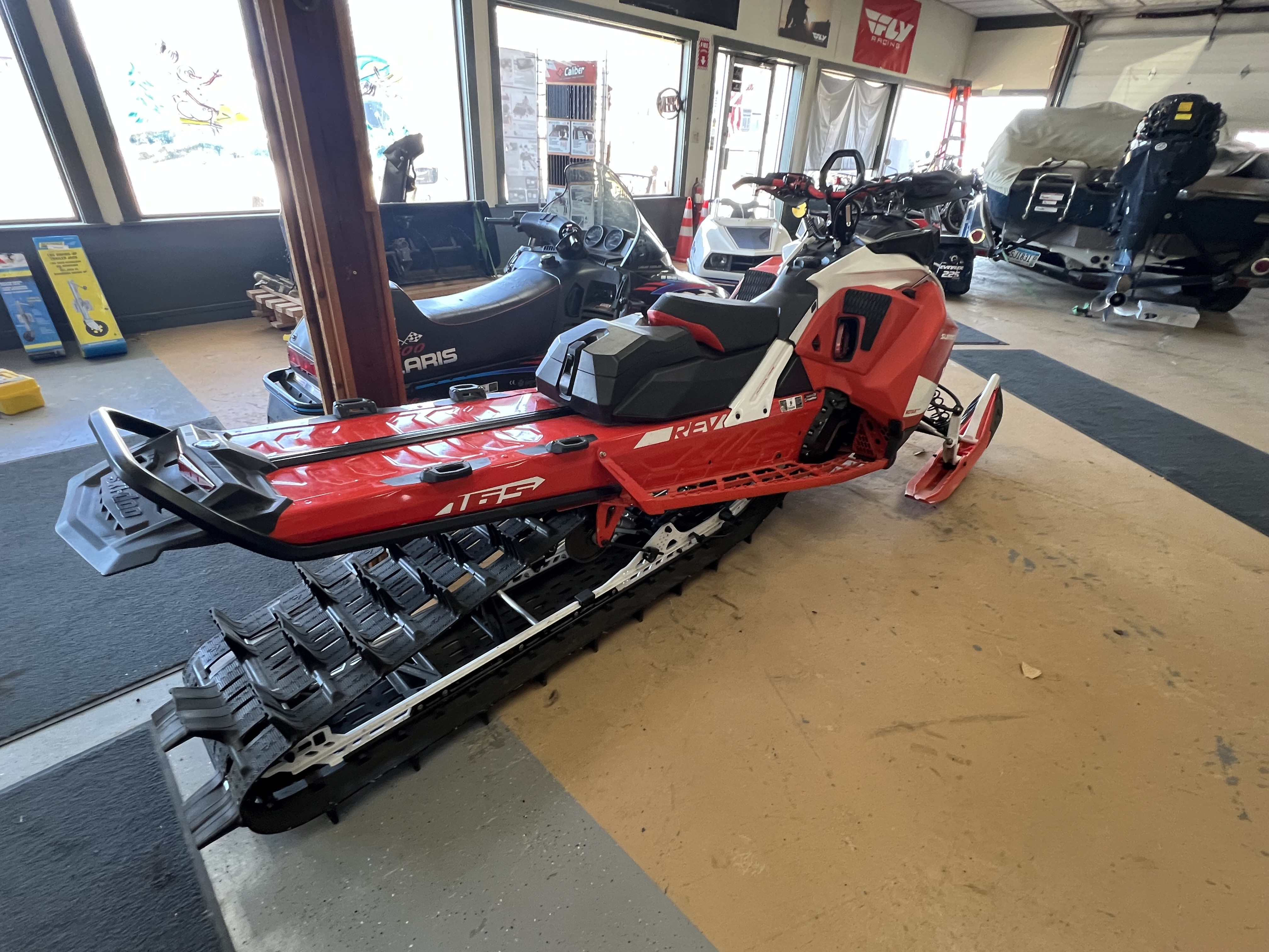 2020 Ski-Doo Summit® X® w/Expert 850 E-TEC® SHOT 165 - Lava Red