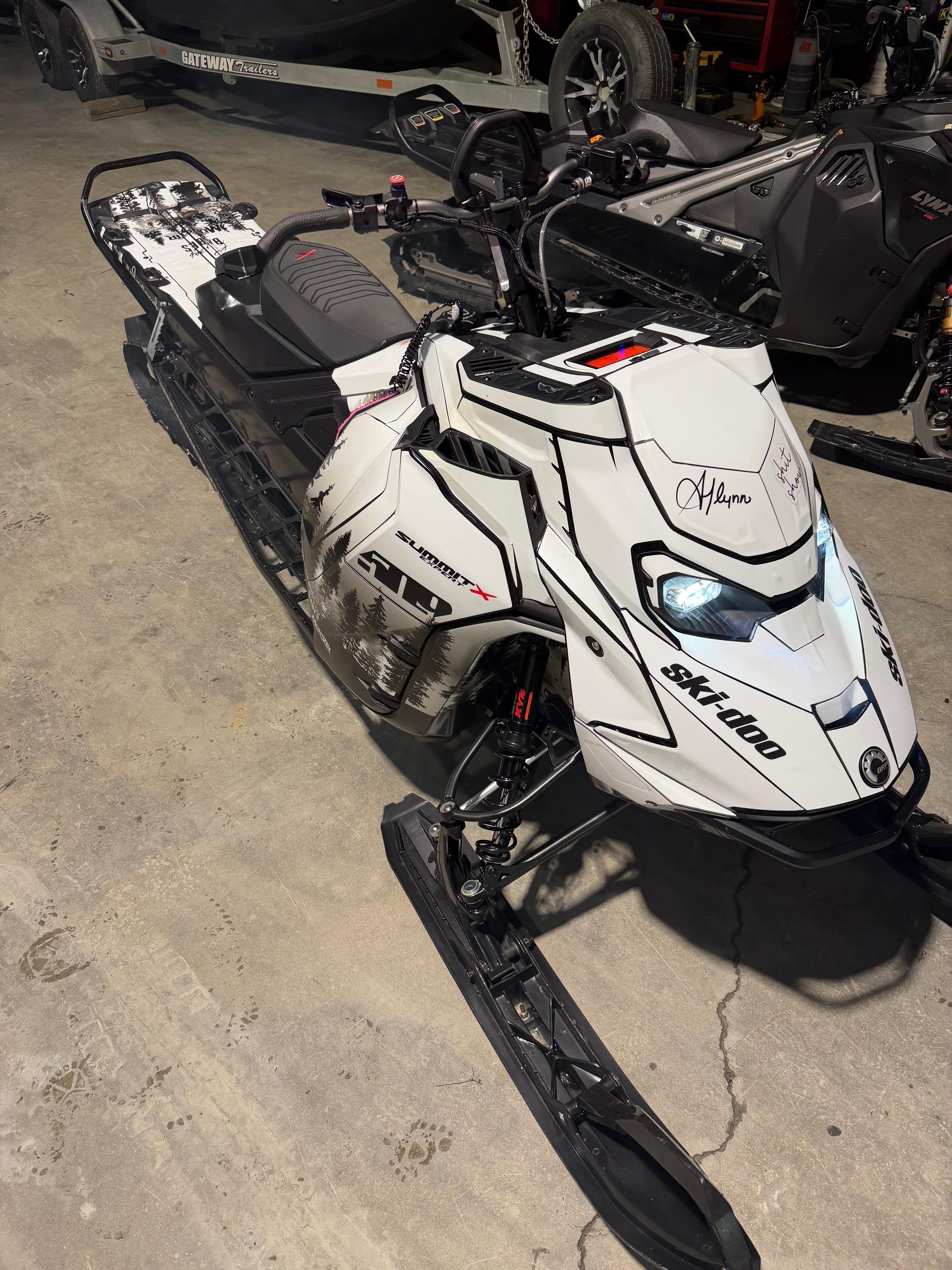 2024 Ski-Doo SUMMIT EXPERT 850 TURBO 154" SMALL SCREEN - Photo 2
