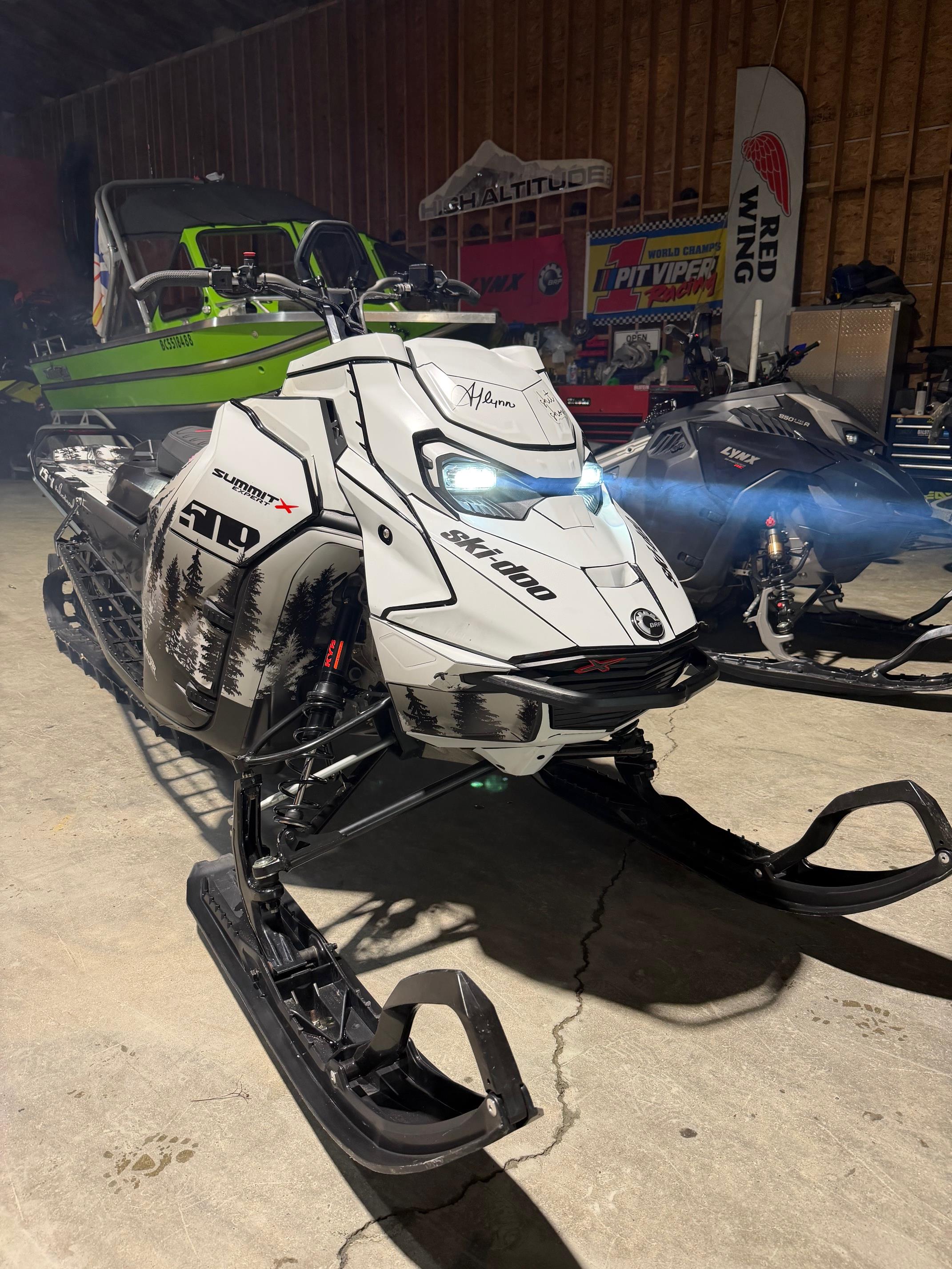 2024 Ski-Doo SUMMIT EXPERT 850 TURBO 154" SMALL SCREEN - Photo 3