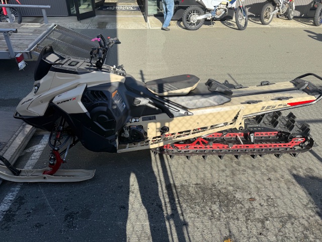 2024 Ski-Doo SUMMIT X 165" TURBO 850 - Photo 4