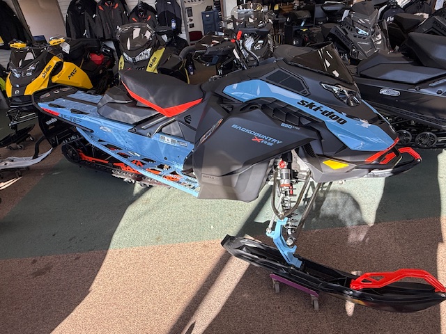 2026 Ski-Doo UYTR  BAC XRS 850 E BL 146 1.5 w10.25"