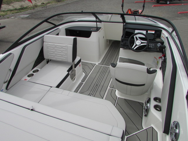 2025 Sea Ray 190 SPX - Photo 6
