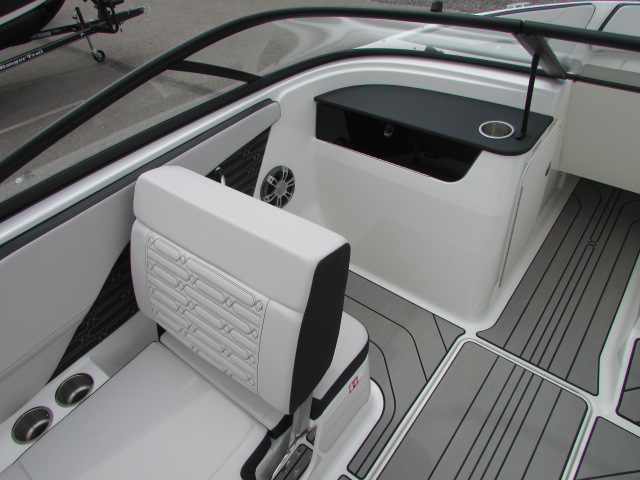 2025 Sea Ray 190 SPX - Photo 9