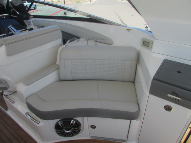 2020 Sea Ray 350 SLX Outboard - Photo 12