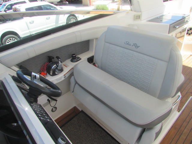 2020 Sea Ray 350 SLX Outboard - Photo 15