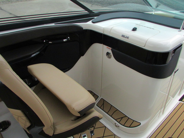2025 Sea Ray 260 SLX Surf - Photo 8