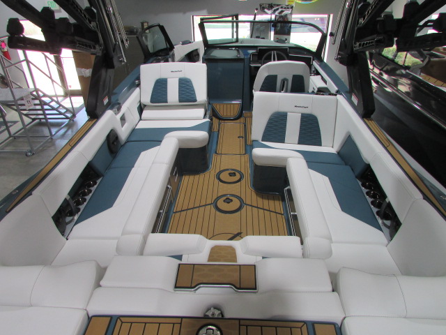 2025 MasterCraft X26 - Photo 12