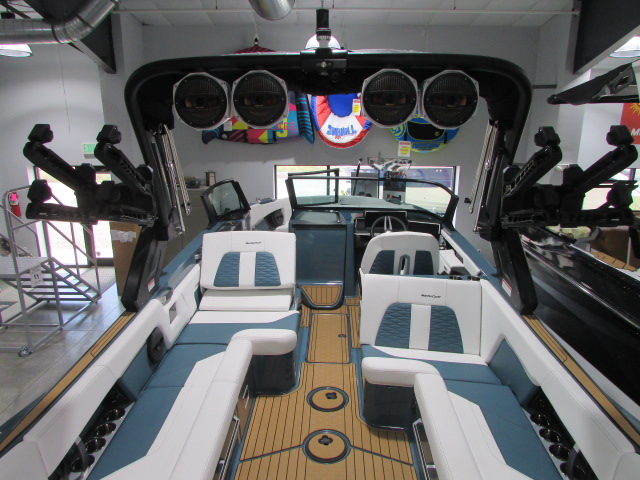 2025 MasterCraft X26 - Photo 13
