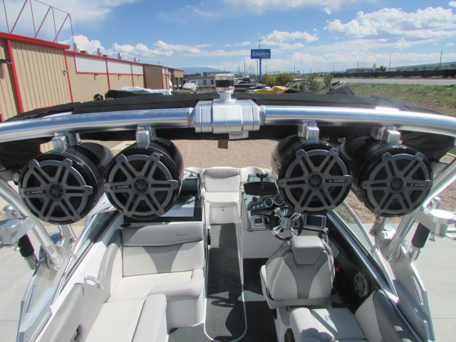 2017 MasterCraft X23 - Photo 8