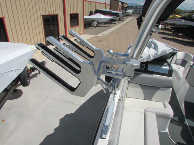 2017 MasterCraft X23 - Photo 9