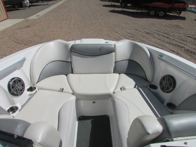 2017 MasterCraft X23 - Photo 12