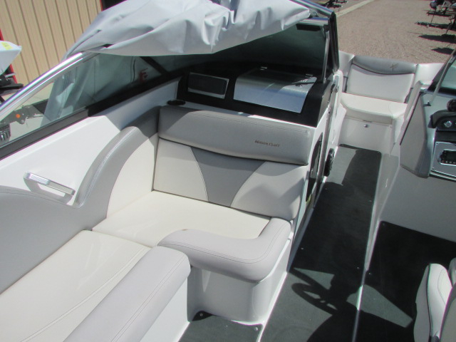 2017 MasterCraft X23 - Photo 14
