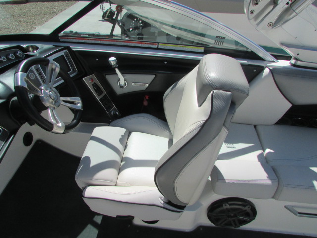 2017 MasterCraft X23 - Photo 15