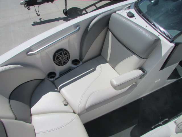2017 MasterCraft X23 - Photo 17