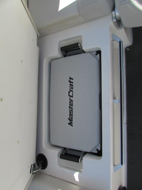 2017 MasterCraft X23 - Photo 18